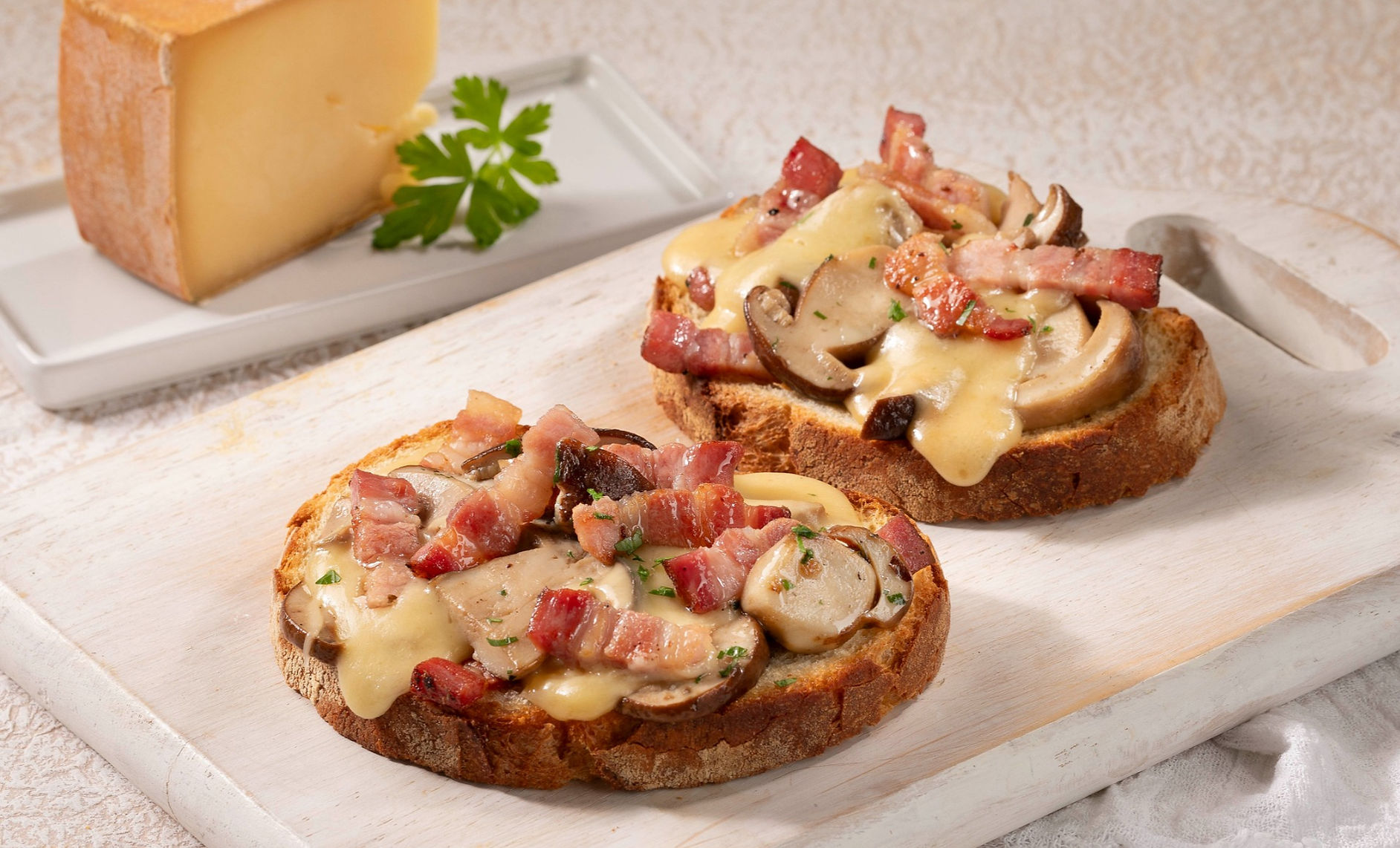 Crostoni porcini fontina e tagliette